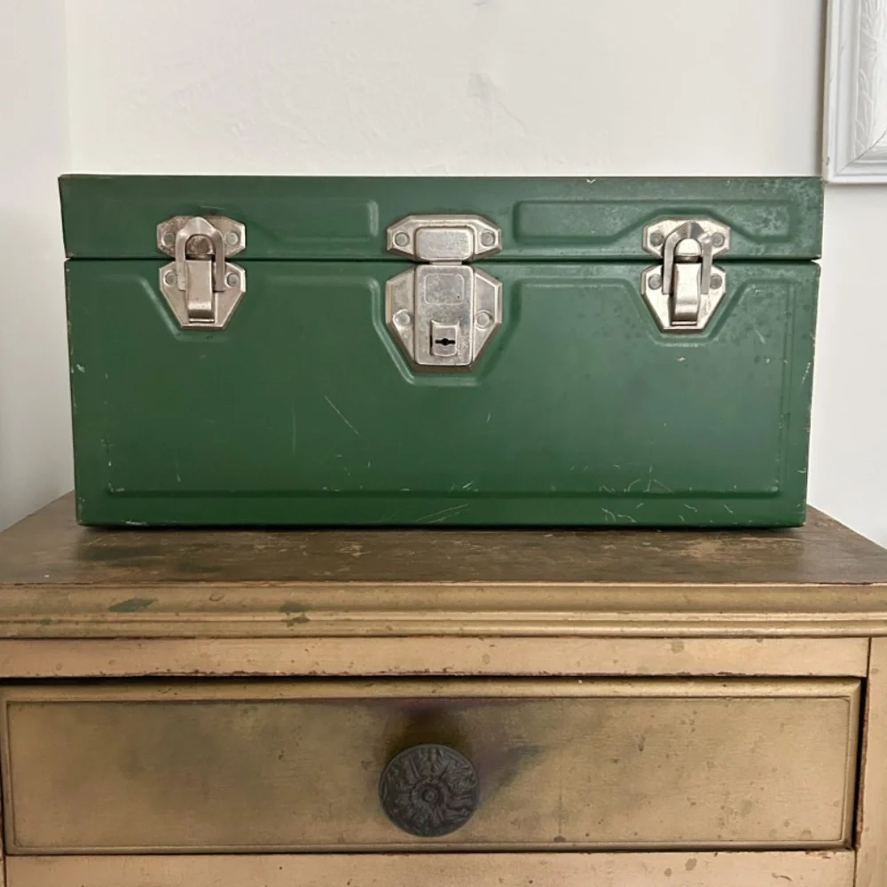 Vintage Green Union Steel Tool Box - Picture 4 of 5